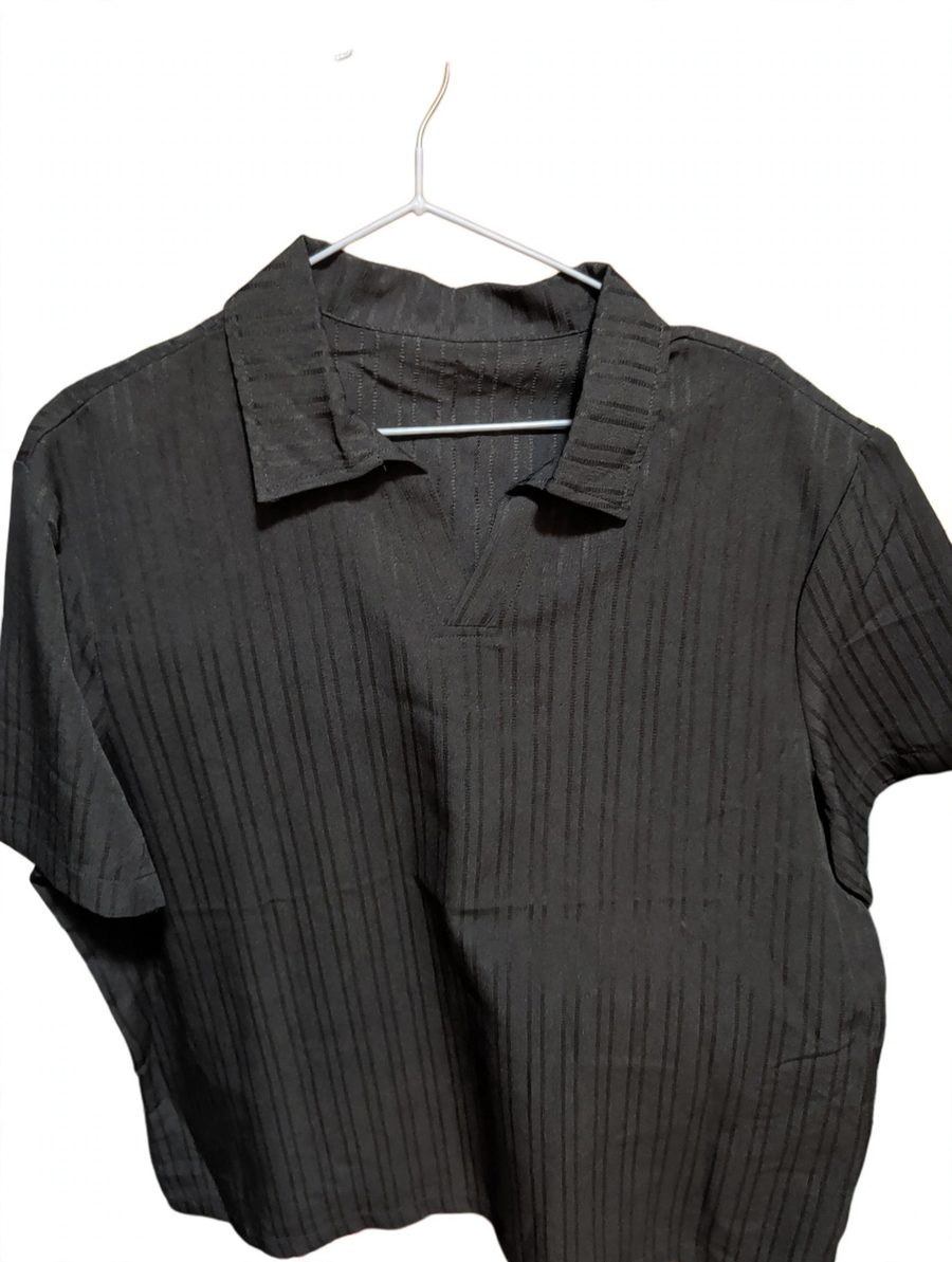 Black pinstripe open-collar short-sleeve shirt